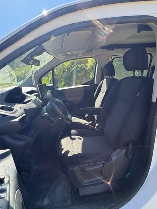 Peugeot Partner 4*4- 5 plazas-del 12-2021- 130CV-