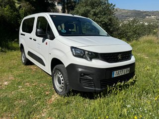 Peugeot Partner 4*4- 5 plazas-del 12-2021- 130CV-