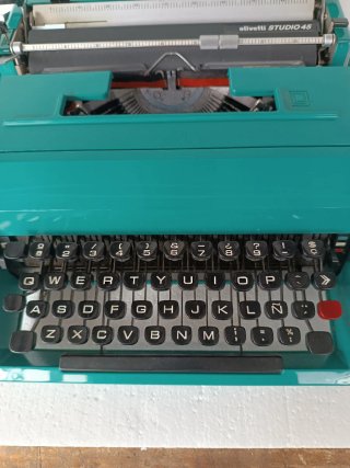 Máquina de escribir Olivetti Studio 45