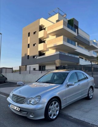 Mercedes-Benz c350 4matic  2005