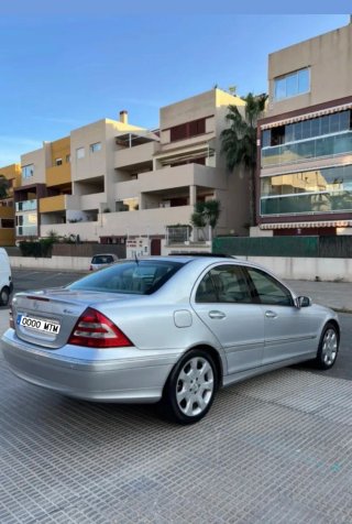 Mercedes-Benz c350 4matic  2005