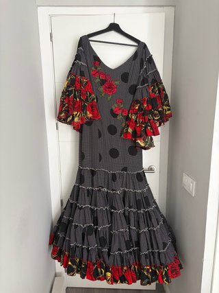 Traje de flamenca volantes lunares