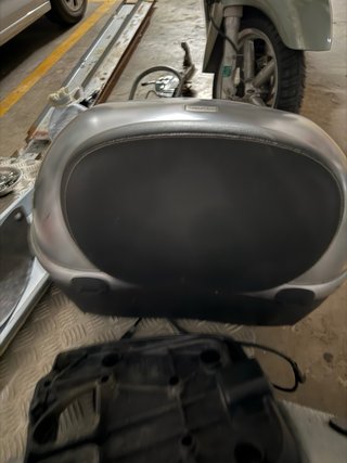 Baúl Aprilia Scarabeo con  luz y respaldo