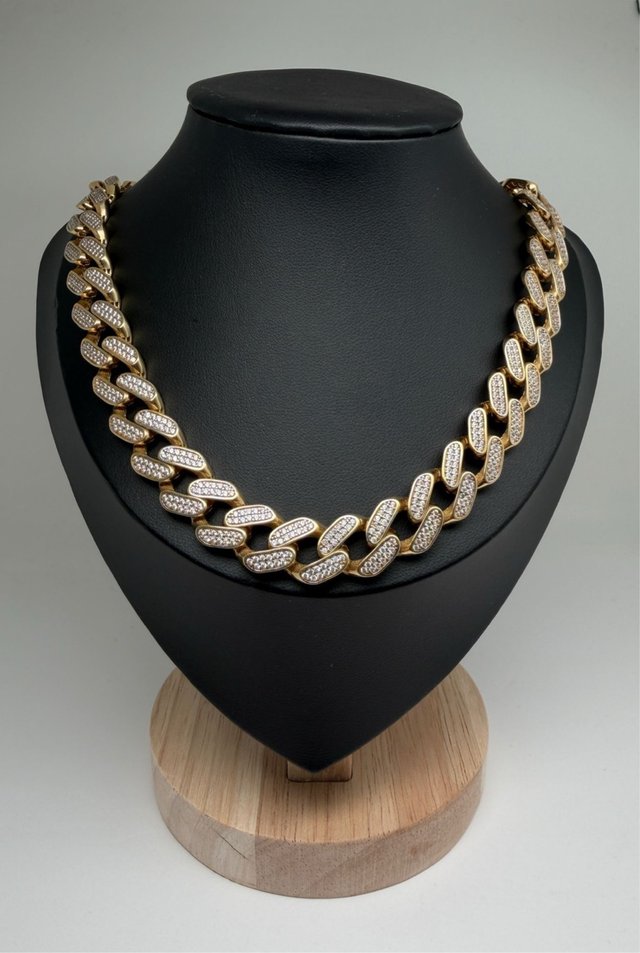 Cadena cubana de 18K con piedras 59,48gr y 43cm