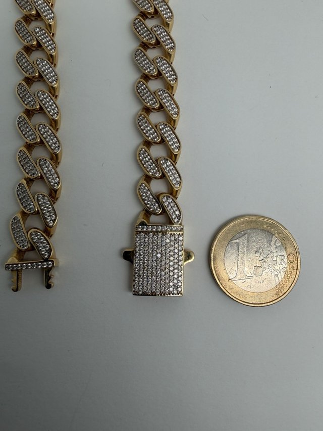 Cadena cubana de 18K con piedras 59,48gr y 43cm