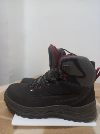 Botas de Montaña Gore-Tex Negras y Rojas
