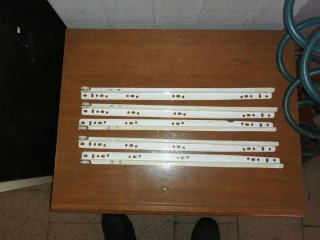 Binari per cassetti bianchi con rotelle