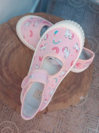 Zapatillas niña unicornios y arcoíris
