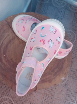 Zapatillas niña unicornios y arcoíris