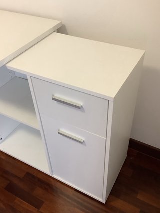 Scrivania bianca modulabile