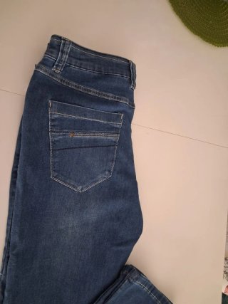 Vaqueros elásticos hombre con etiquetas