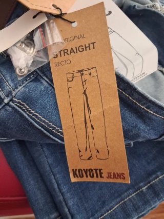Vaqueros elásticos hombre con etiquetas
