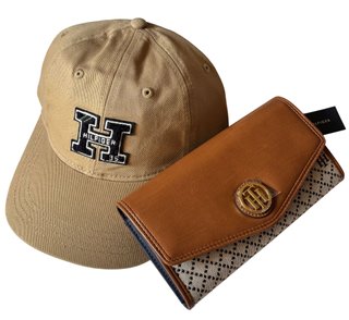 Set Tommy Hilfiger Cartera y Gorra Beige