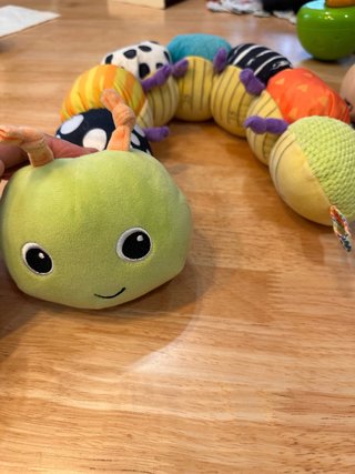 Oruga de peluche para bebé