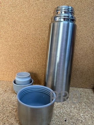 Ibili Termo per liquidi - Acciaio inossidabile - Tappo dosatore - Ideale per trasportare il caffè - Capacità 0,75 L
