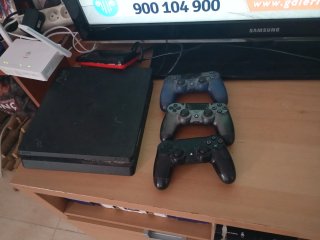 Consola PS4 Sony Negra + 3 Mandos