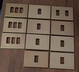 Placche per prese elettriche a muro
