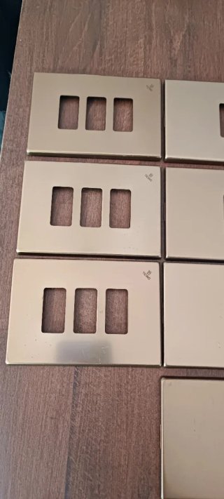 Placche per prese elettriche a muro