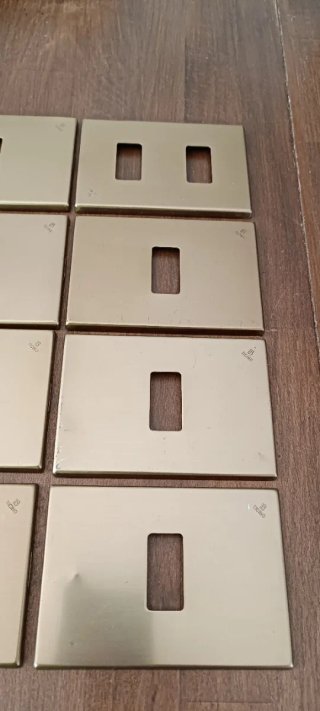 Placche per prese elettriche a muro