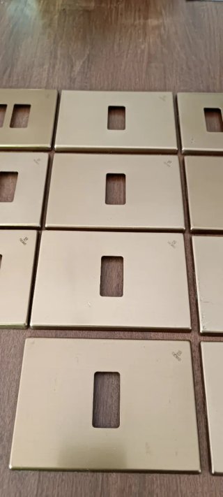 Placche per prese elettriche a muro