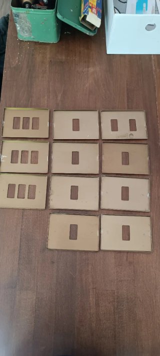 Placche per prese elettriche a muro