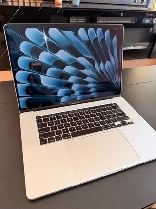 MacBook Pro 16” 16GB + base refrigeradora