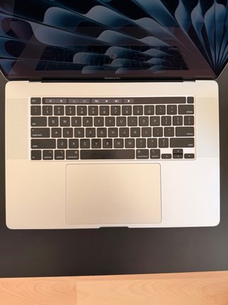 MacBook Pro 16” 16GB + base refrigeradora