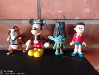 Figuras de colección variadas