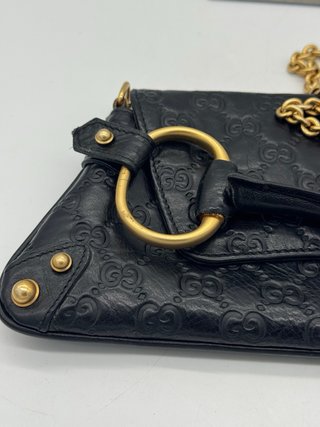 Bolso Gucci Negro con Cadena Dorada