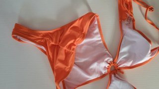 Trikini naranja con escote anudado