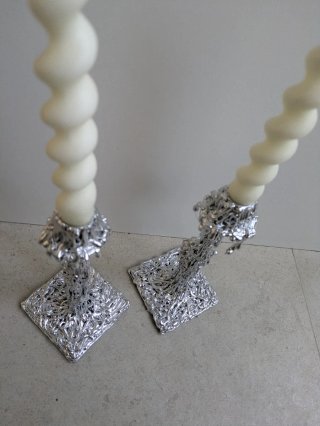 Candelabro efecto metal plateado