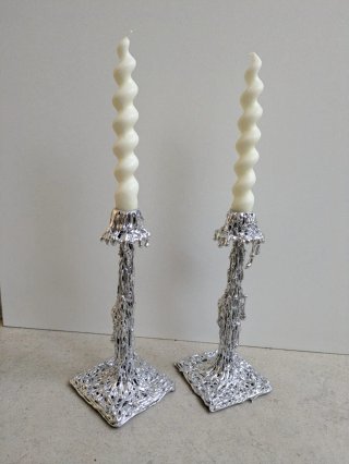 Candelabro efecto metal plateado
