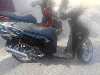 Honda SH 125i Scooter Negra