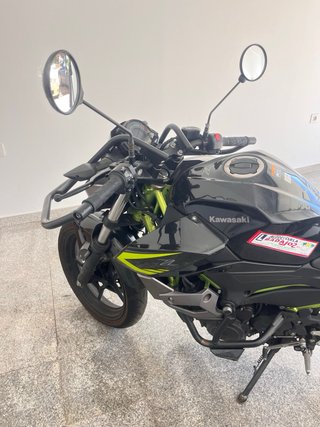 Kawasaki Z400 Negra y Verde