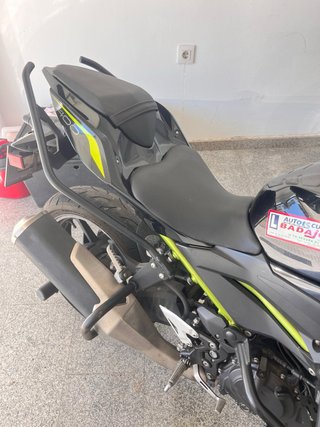 Kawasaki Z400 Negra y Verde