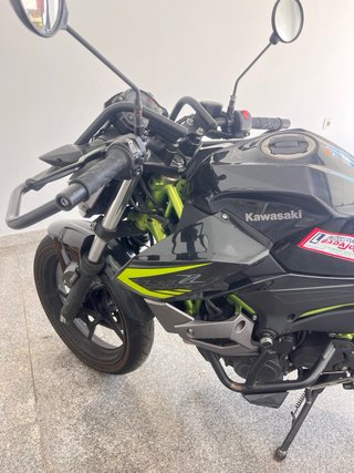 Kawasaki Z400 Negra y Verde