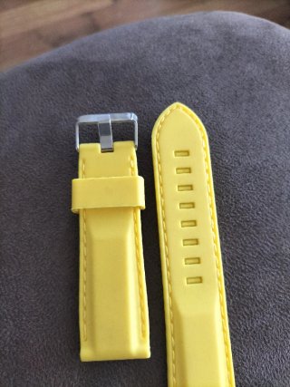 Correa de caucho para reloj - Amarilla nueva.