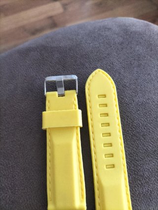 Correa de caucho para reloj - Amarilla nueva.