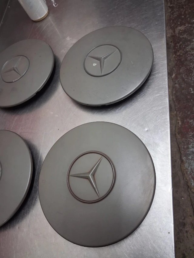 Tapacubos Mercedes Vito (4 unidades)