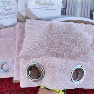 Set di 4 tende rosa. Tessuto è trasparente.
