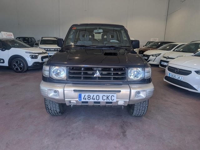 Mitsubishi Montero 2003