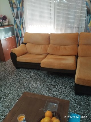 Sofá con cheslong abatible y sillones extraíbles,