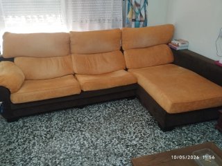 Sofá con cheslong abatible y sillones extraíbles,