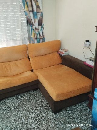 Sofá con cheslong abatible y sillones extraíbles,