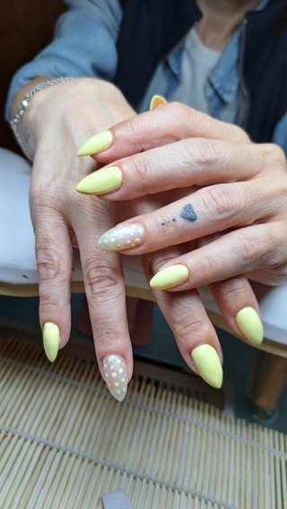 Manicurista con muchos años de  experiencia