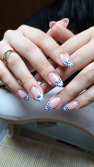 Manicurista con muchos años de  experiencia