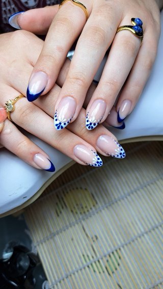 Manicurista con muchos años de  experiencia
