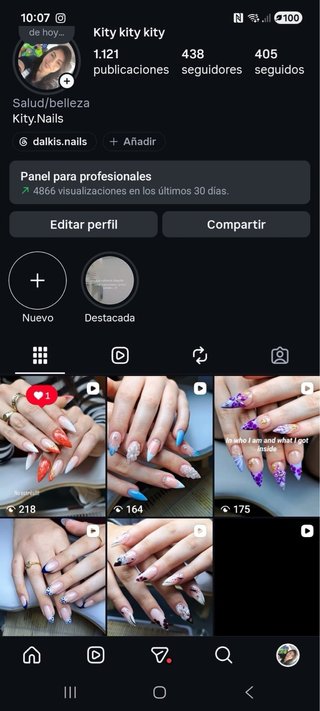 Manicurista con muchos años de  experiencia