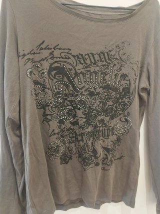 Camiseta manga larga marrón con estampado