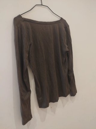 Camiseta manga larga marrón con estampado